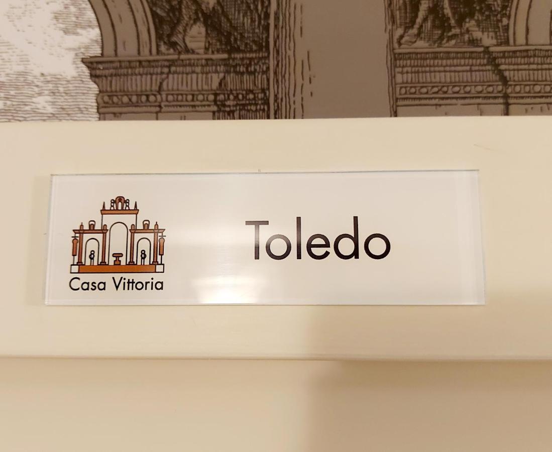Casa Vittoria Napoli - Santa Lucia Bed and Breakfast Eksteriør billede